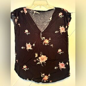 XS vneck floral sleeveless blouse by Abercrombie & Fitch